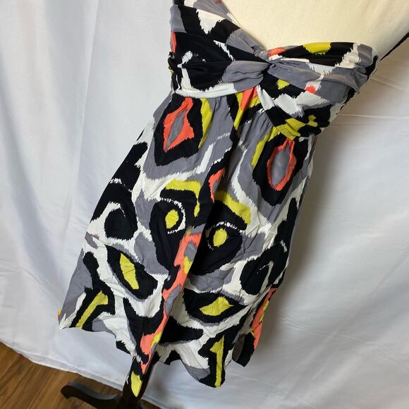Alice & Trixie Silk Strapless Retro Print Smocked Mini Dress Size Small Womens - Picture 3 of 11